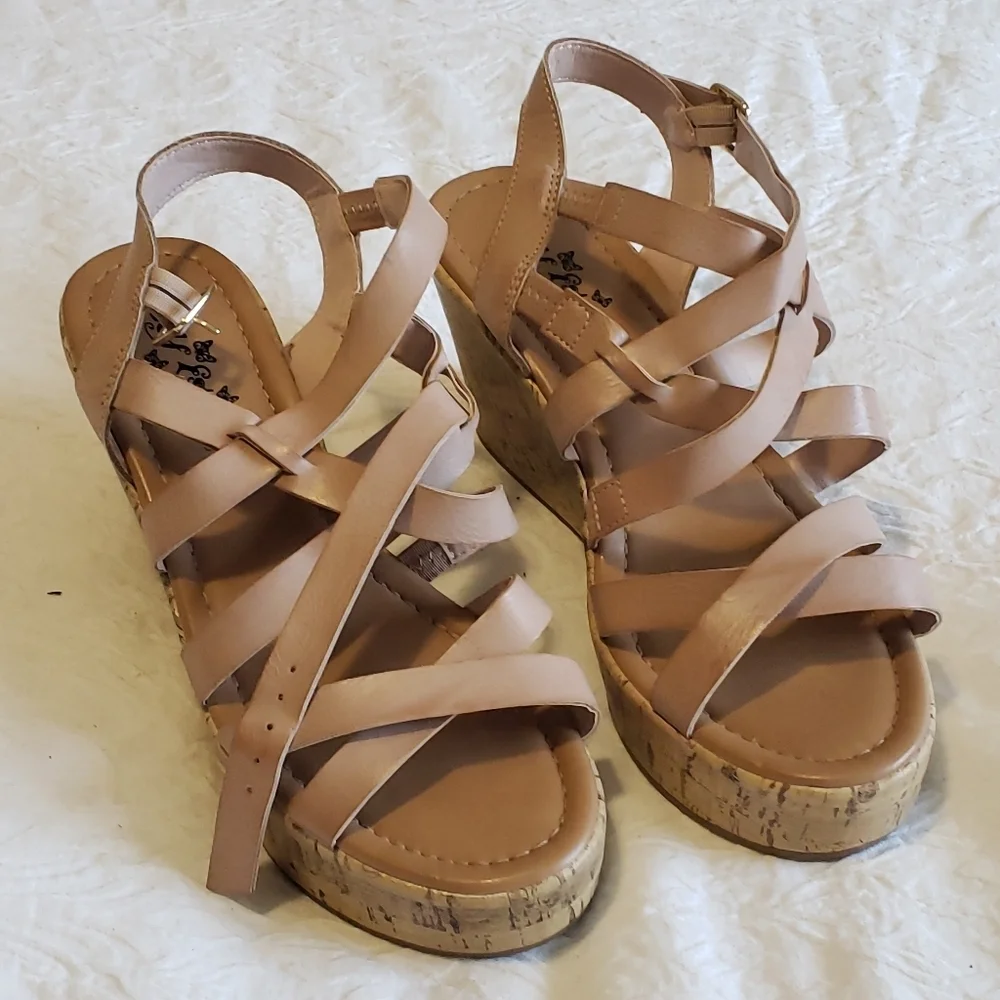 SELF ESTEEM  NUDE PLATFORMS SANDALS SIZE 81/2 NEW